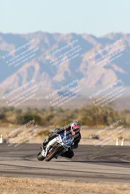 media/Dec-07-2025-CVMA (Sun) [[3e7d2de5dc]]/Race 18-Formula Twins-Formula 40 UL/